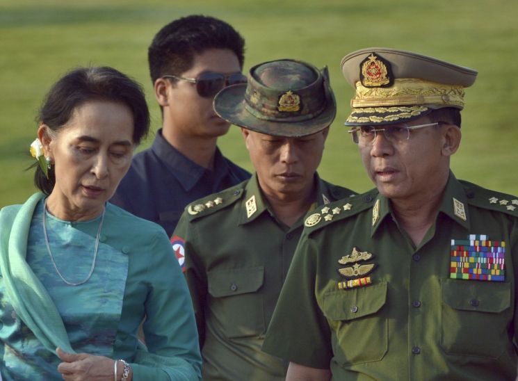 '로힝야족 사태'로 전방위적인 압박 받는 미얀마…입장 고수할까