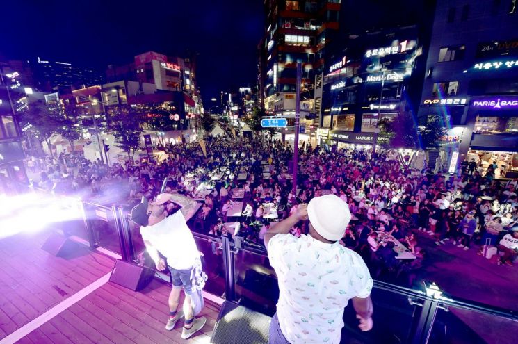 신촌 연세로에서 즐기는 맥주 한 잔의 여유