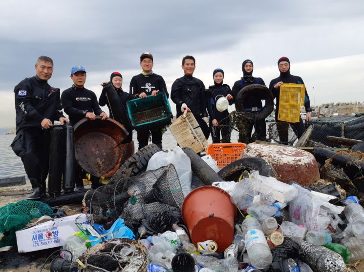 바다 쓰레기 없애는 포스코 봉사단, 국민추천 대통령 표창 받아