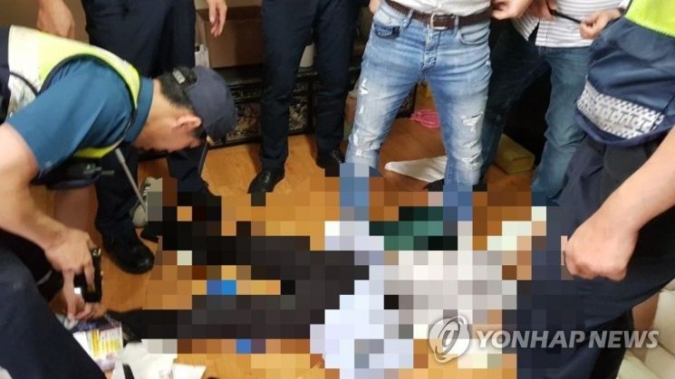 부산역서 흉기 인질극 벌인 50대 경찰 테이저건 맞고 검거