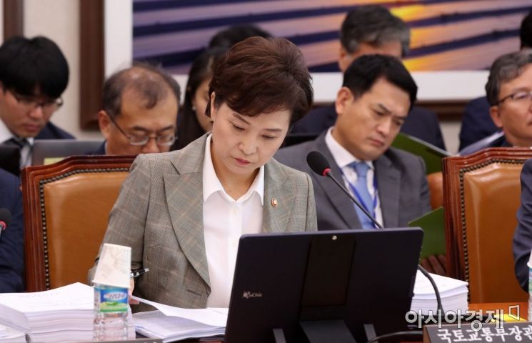 [포토] 국토위 출석한 김현미 장관