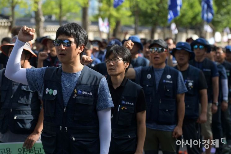 [포토]청와대 인근 집회 연 한국지엠 비정규직 노동자들