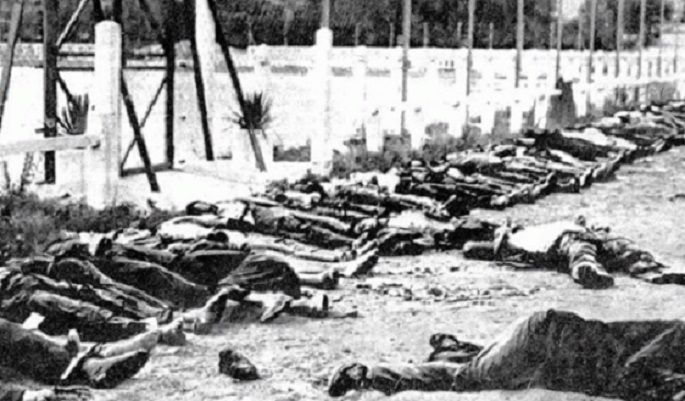 알제리 독립전쟁 당시 프랑스군의 학살로 사망한 알제리인들의 모습(사진=위키피디아)
