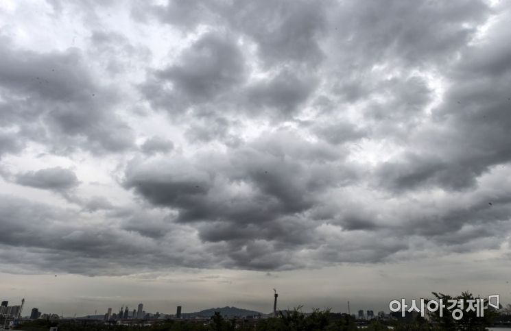 [포토] 비구름 몰린 서울하늘