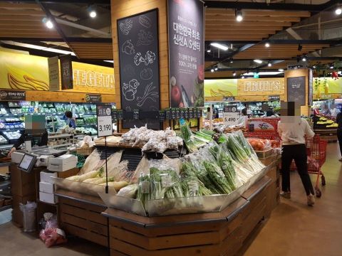 [추석경기 르포]비싼 채소·과일값에 곳곳서 푸념…주부 "차례상 차리기 겁나요"