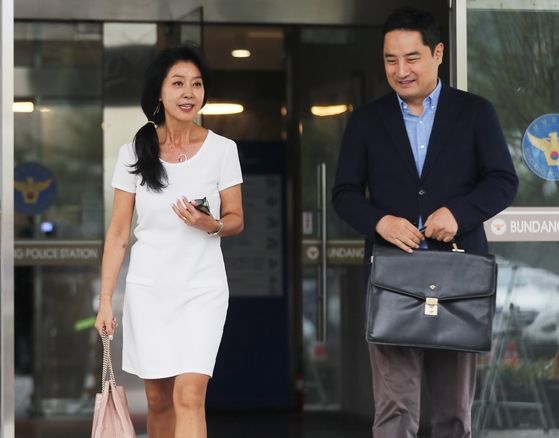 김부선 “강용석 변호사 선임료, 반은 외상”…후원금 계좌 공개