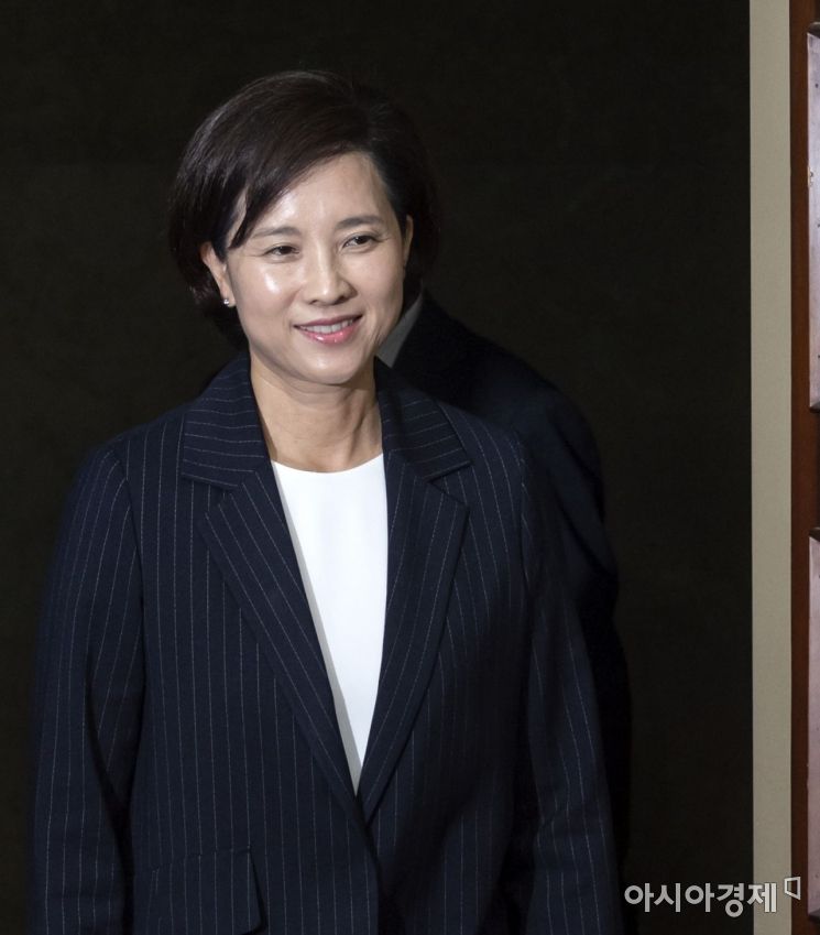 [포토] 미소 짓는 유은혜 후보자