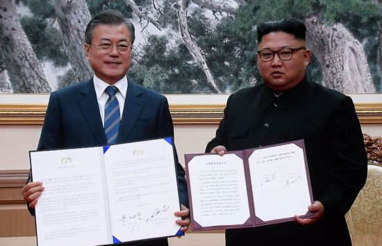 [평양회담]文-金, '평양 공동선언 합의서'에 서명…비핵화 문구 관심