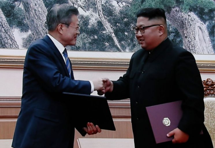 [평양회담]南北정상, 한반도 비핵화 '담판'…'9월평양공동선언' 서명(종합)
