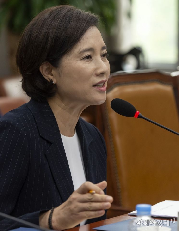 [포토] 답변하는 유은혜 교육장관 후보자