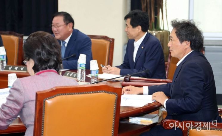 [포토] 남북정상 회담 중 열리는 국회 정보위