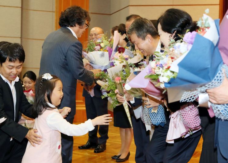 헌법재판관 퇴임사 ‘5인 5색’... ‘헌재 독립성’ 강조부터 ‘사건증가 대책’ 주문까지