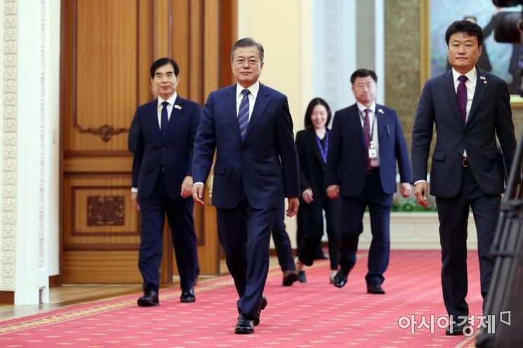 [포토] 평양공동선언 서명식 향하는 문재인 대통령