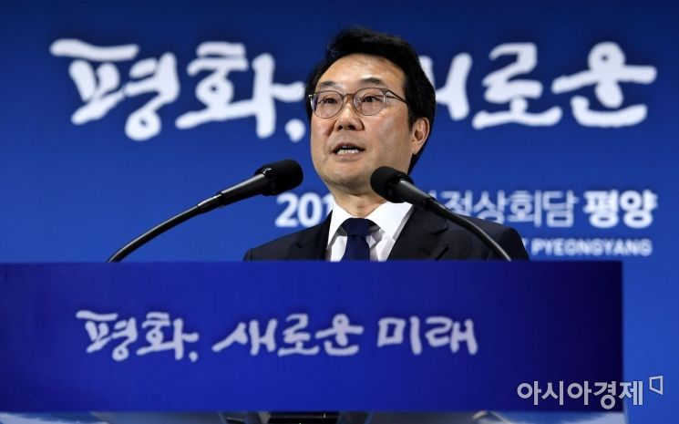 [포토] 브리핑하는 이도훈 본부장