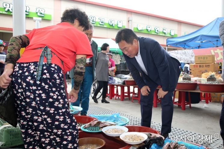 김산 무안군수, 추석맞이 전통시장 방문