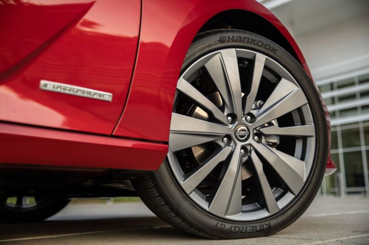 한국타이어가 2019 닛산 알티마에 초고성능 타이어 '키너지 GT'를 신차용 타이어로 공급한다.(사진=한국타이어 제공)