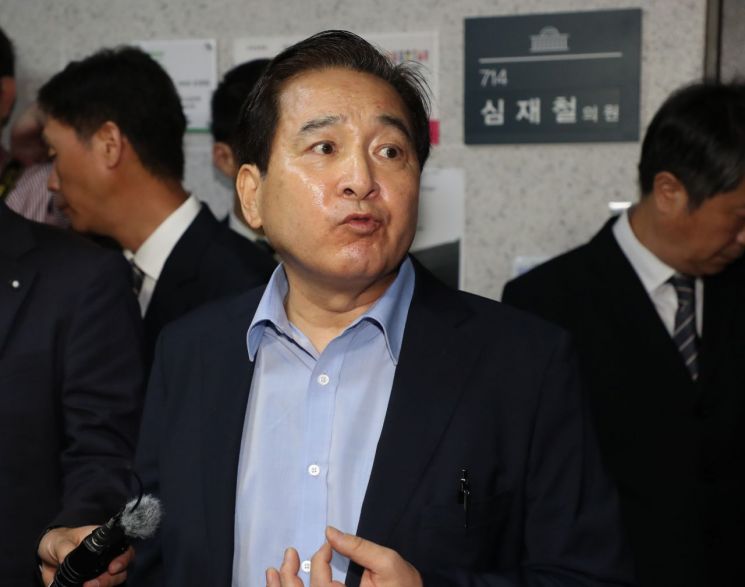 검찰, 심재철 의원실 압수수색…한국당 반발