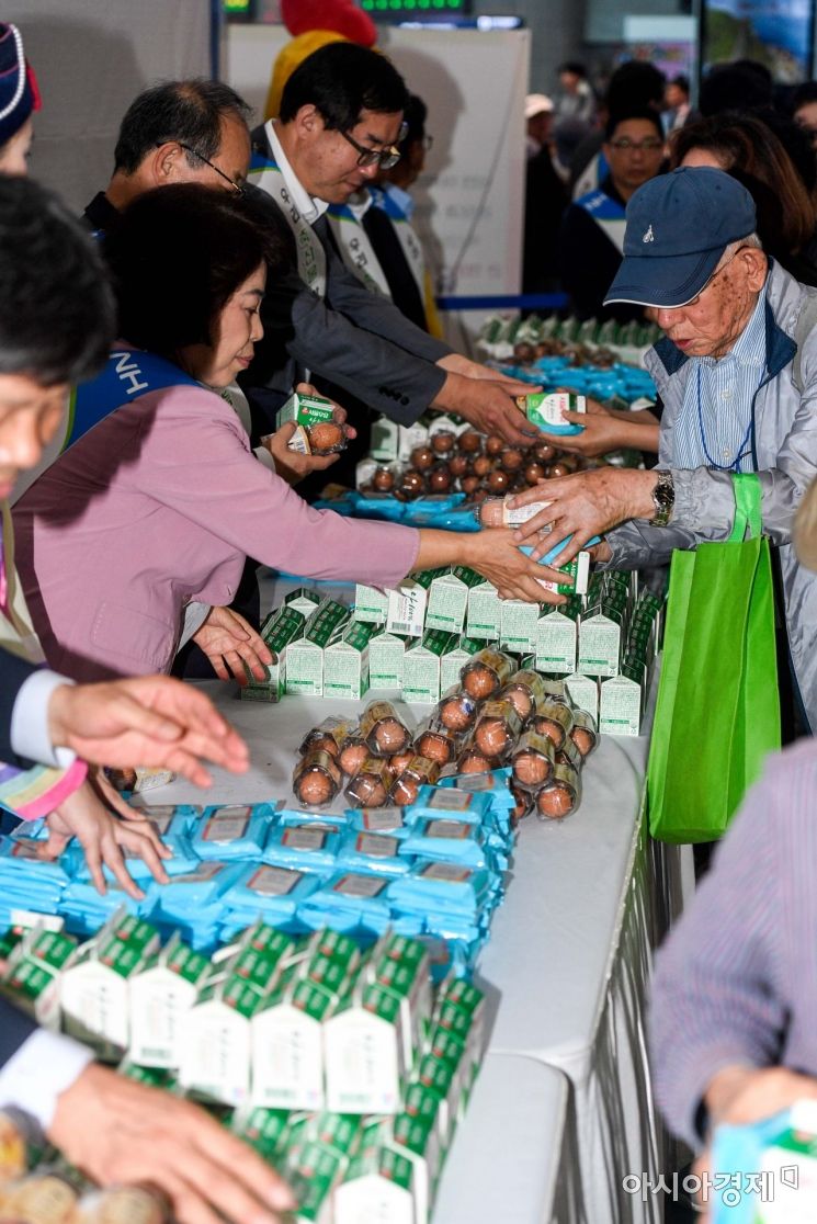[포토] 농협유통, 축산물 나눔행사
