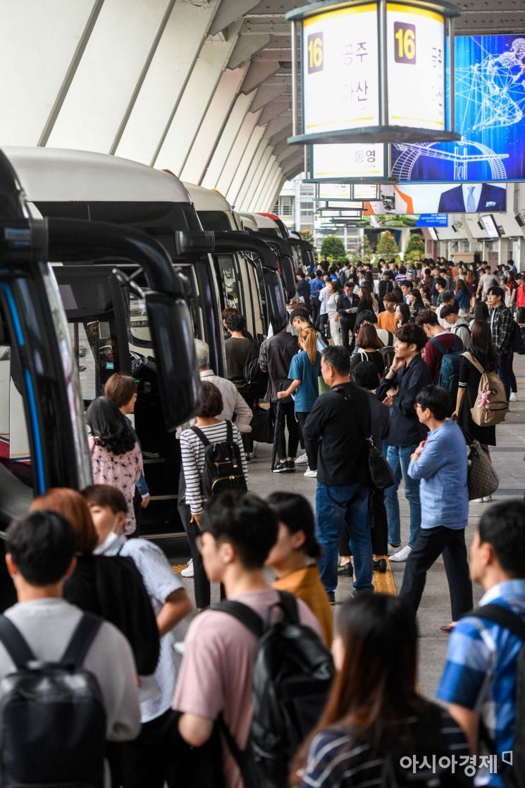 [포토] 벌써 북적이는 고속버스터미널