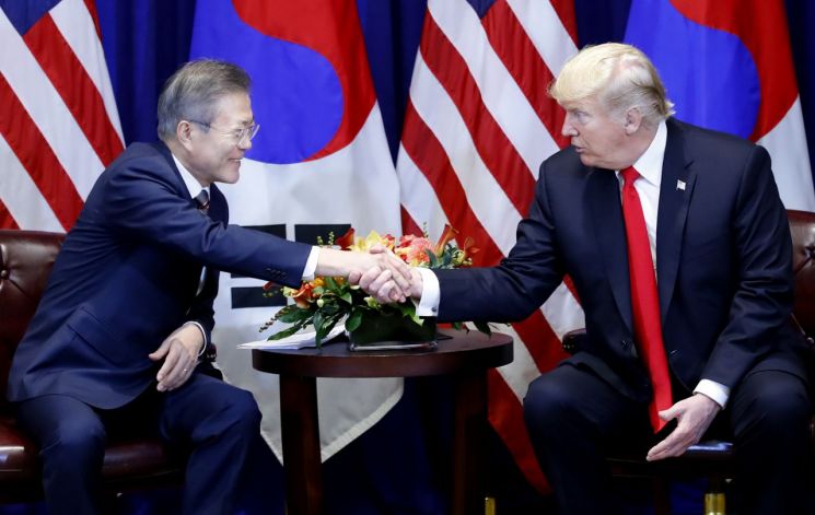 트럼프 "2차북미회담, 멀지 않은 미래에 개최…곧 시간·장소 발표"(종합)