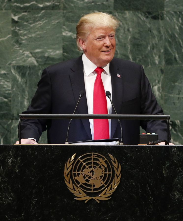 트럼프, 유엔 연설서 자화자찬 시작에 좌중 '웃음바다'