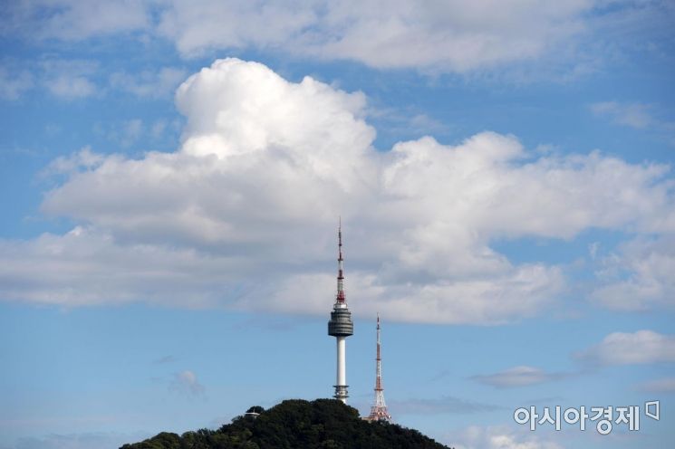 [포토]'남산타워에 구름 걸렸네'