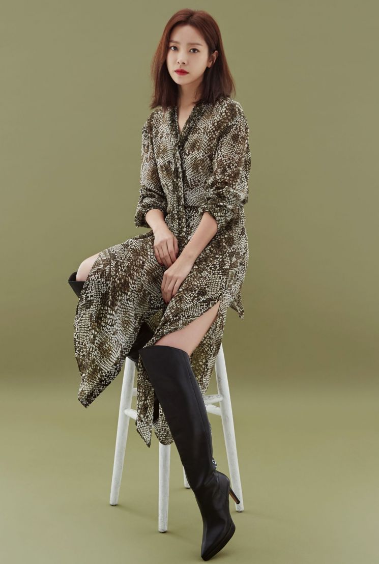 [라임라이트]담배 피우며 침 뱉기, 연습했더니 잘한대요 