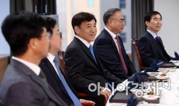 [포토] 인사말하는 이주열 총재