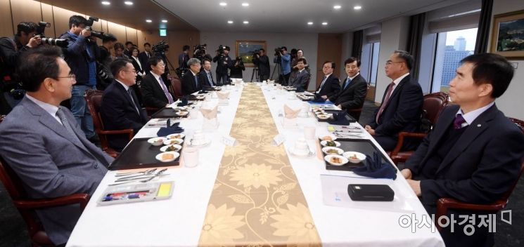 [포토] 경제동향간담회 연 이추열 총재