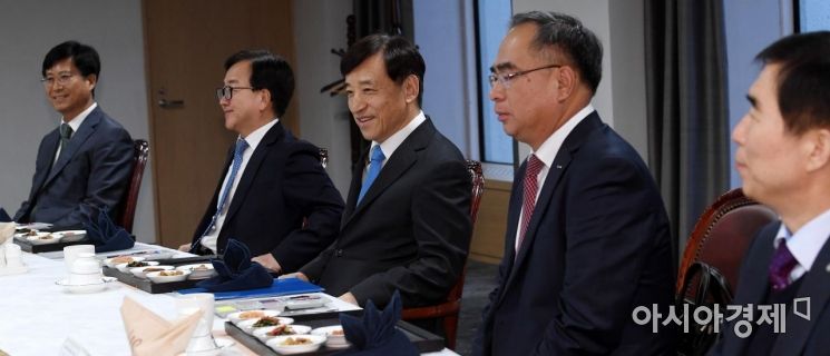 [포토] 인사말하는 이주열 총재