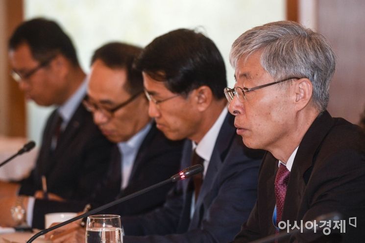 [포토] 모두발언하는 김현철 위원장