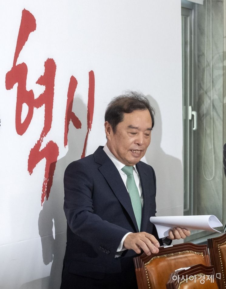 [포토] 비대위 참석하는 김병준 위원장