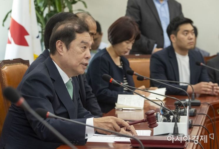 [포토] 비대위 주재하는 김병준 위원장
