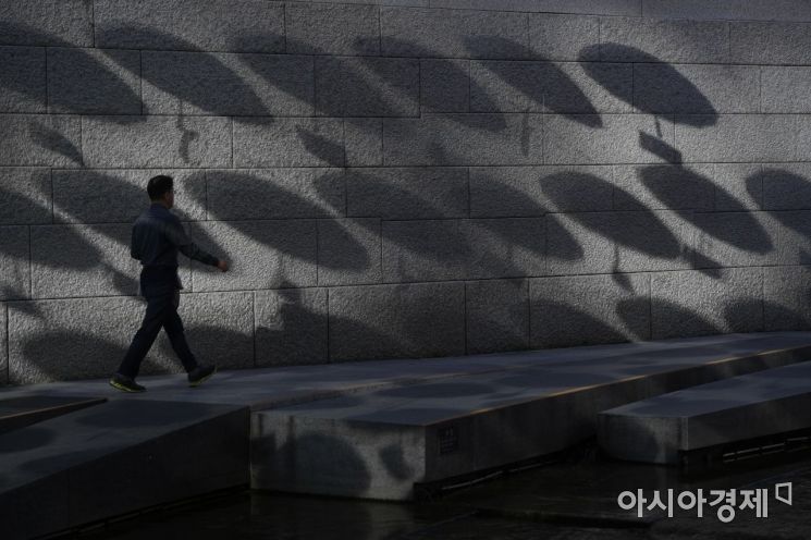 [포토]우산 아래 청계천