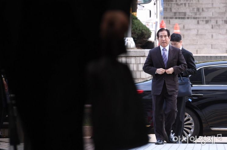 [포토] 법정 향하는 조현오 전 경찰청장