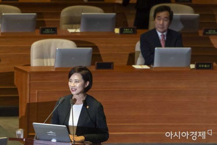 [포토] 답변하는 유은혜 부총리