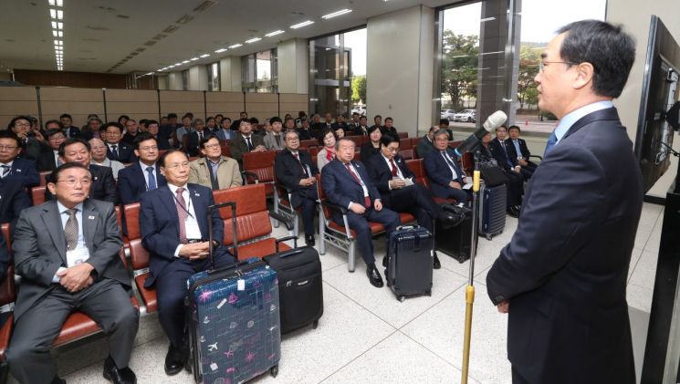 10·4 공동행사 160명 방북길 올라…"놓치지 말아야 할 기회"