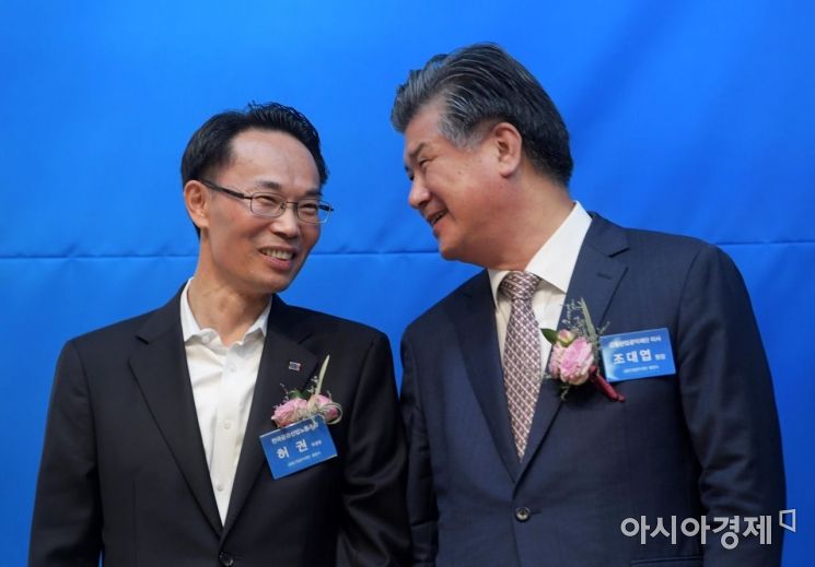 [포토]밀착 대화하는 허권·조대엽