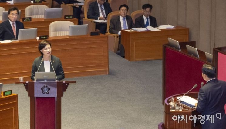 [포토] 답변하는 유은혜 사회부총리