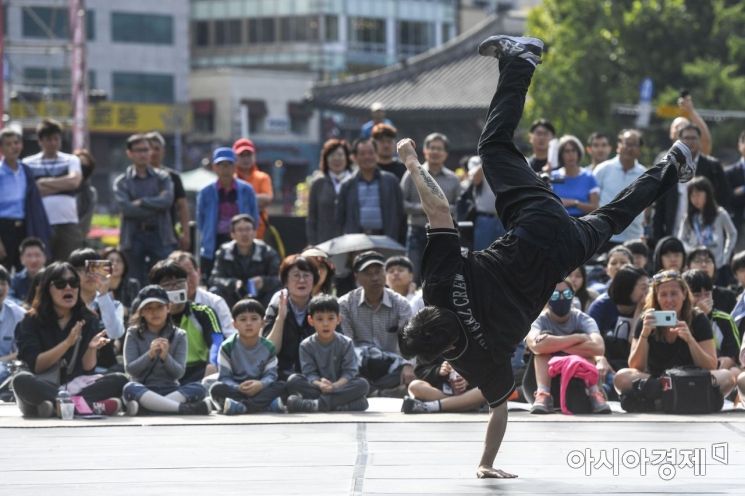 [포토] 서울거리예술축제 갬블러크루 무대