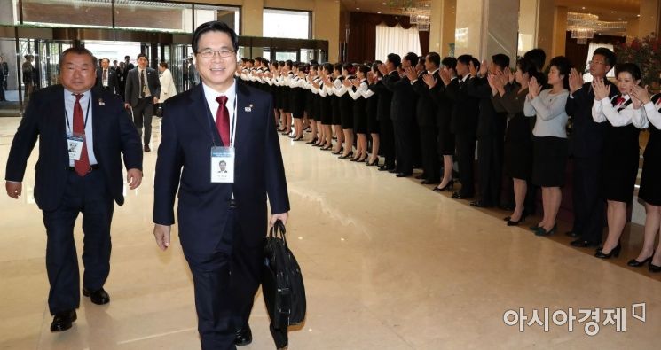 [포토] 환영 받는 남측 대표단