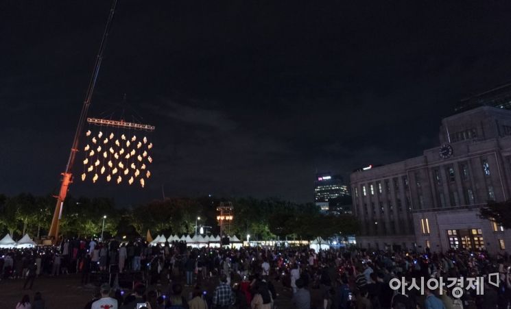 [포토] 30미터 공중에 매달린 시민들