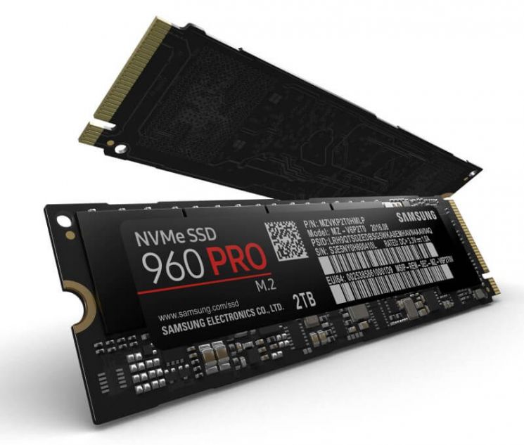 SSD는 초기 하드디스크 대체품에서 벗어나 대용량, 전용 초고속 인터페이스로 스토리지 시장에서 폭발적인 증가세를 기록하고 있다.