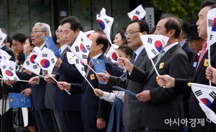 [포토] 한글날 노래 부르는 참석자들