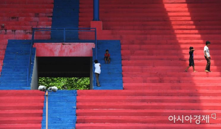 [포토] 텅 빈 사이클 경기장의 관중석
