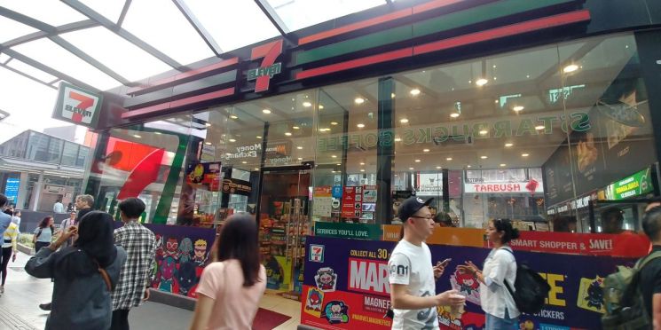 아베 "내년 10월 소비세율 인상"에 日 국민 "고가품 미리 사두자"