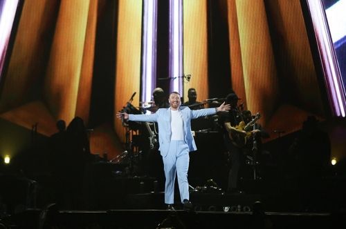 샘 스미스, 첫 내한공연 "사랑해요 서울"…2만 관객 떼창