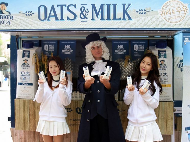 롯데, ‘퀘이커 오츠 앤 밀크’ 로드 샘플링 진행
