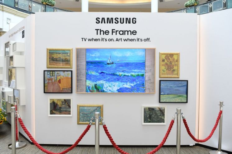 미국 필라델피아 소재 쇼핑몰 '킹 오브 프러시아'에서 삼성전자의 TV '더 프레임'을 통해 전시된 반 고흐의 작품.