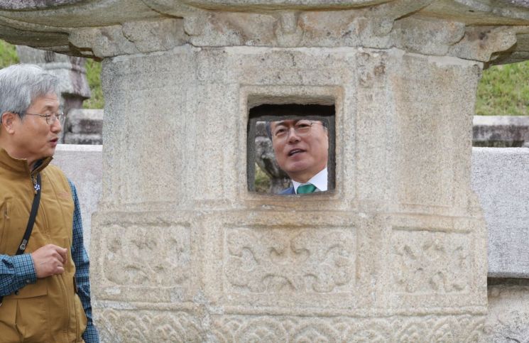 문재인 대통령이 한글날인 9일 오후 경기도 여주 세종대왕 유적지를 방문했다. 사진=연합뉴스